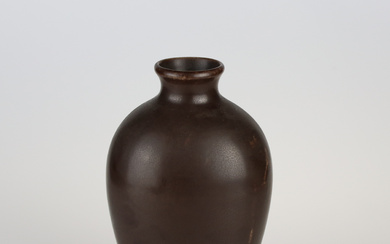A stoneware vase, possibly Liisa Hallamaa, Arabia.