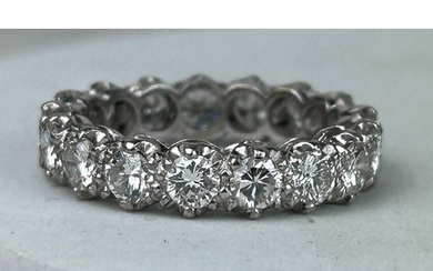 AN 18CT WHITE GOLD ETERNITY RING CIRCA 1930'S