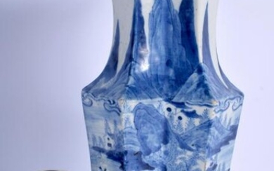 AN EARLY 19TH CENTURY CHINESE BLUE AND WHITE LOZENGE