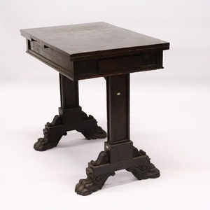 AN UNUSUAL 19TH CENTURY MAHOGANY DRAWLEAF TABLE, with a