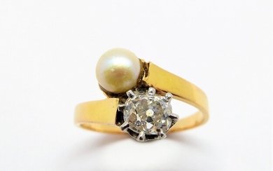 BAGUE "Vous et Moi" en or jaune 18K (750/°°), orné d'un diamant taille coussin et...