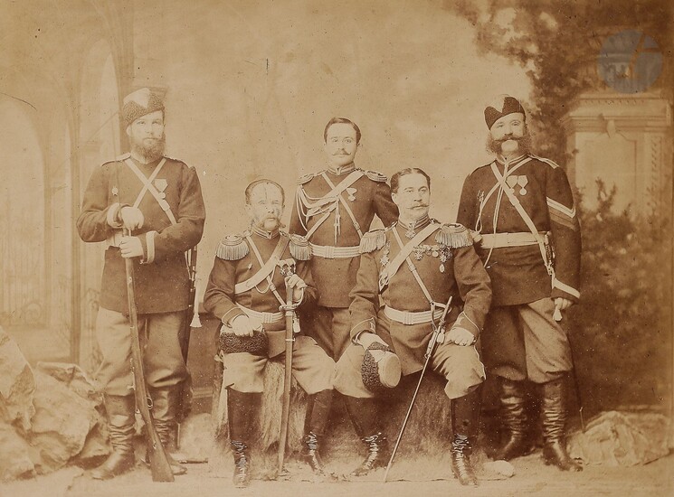 Benque & Co. Circa 1885 Photographie d’officiers... - Lot 78 - Ader