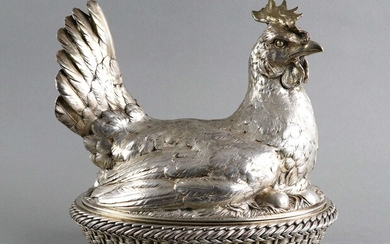 CHRISTOFLE - “La poule couveuse” - Galvanoplastie figurant une poule reposant sur son panier à...