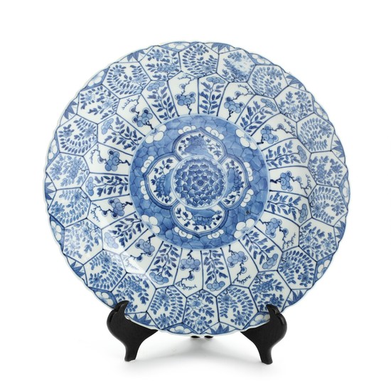 Chinese blue and white porcelain dish with scallop rim. Artemisia leaf to the bottom. 19th century. Diam. 30 cm.