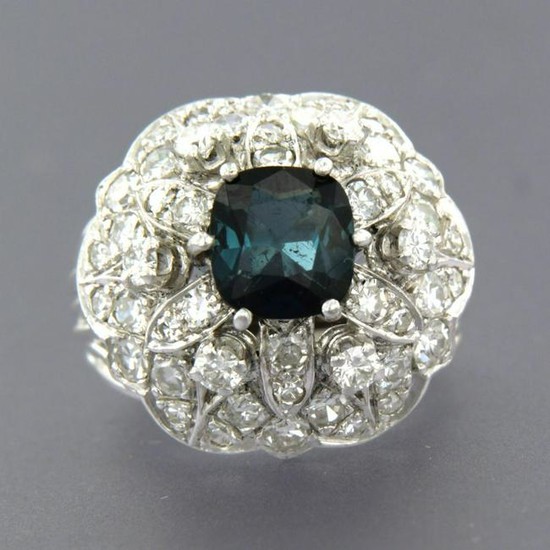 Cocktail ring with sapphire and diamonds