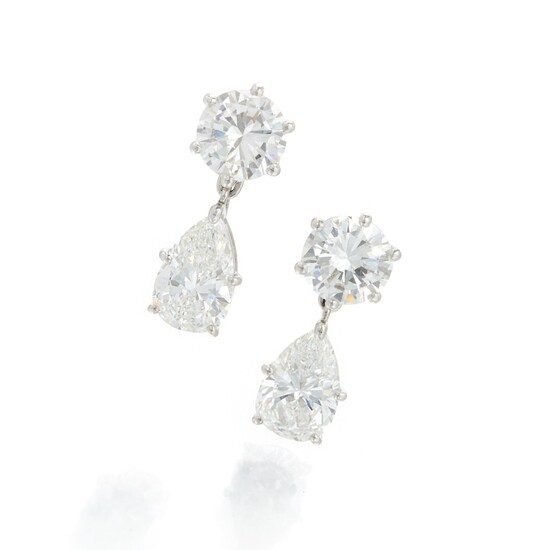 Diamond pendant earrings (Orecchini pendenti in diamanti)