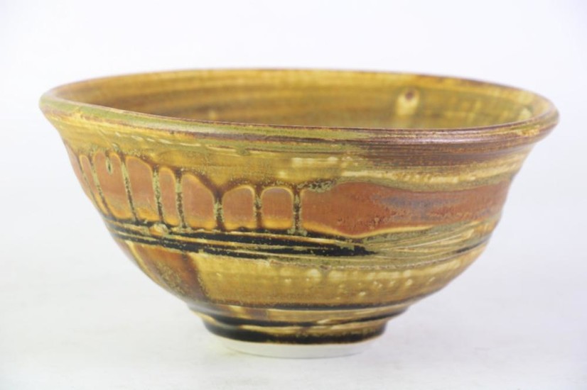 Drip Glaze Studio Pottery Bowl in Yellow Tones, unsigned, diameter 21cm
