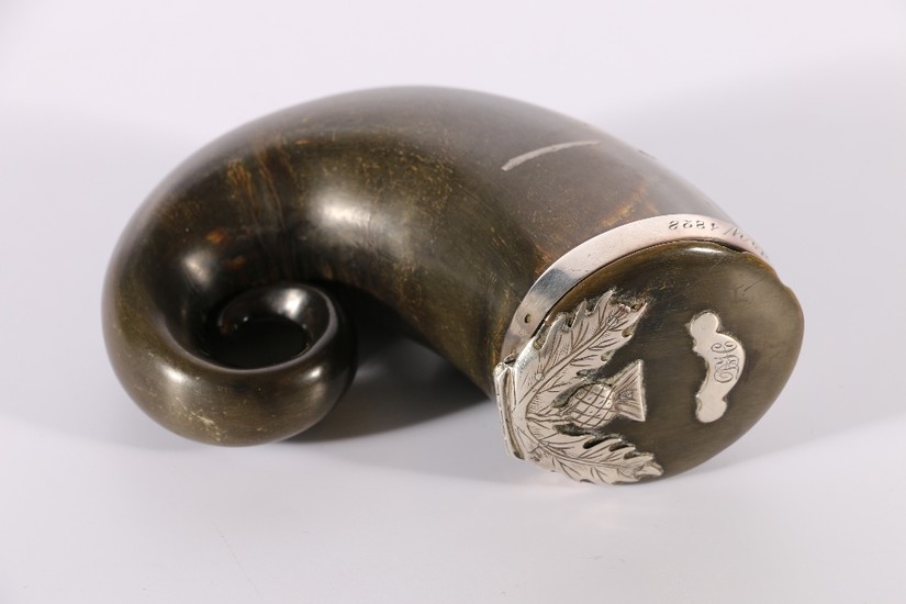 Early 19th century Scottish horn snuff mull, the hinge in si...