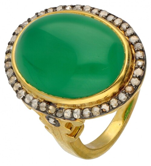Gold-plated silver cocktail ring set with diamond and approx. 12.69 ct. chrysoprase - 925/1000.