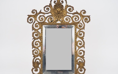 Grand miroir de toilette de style Louis XIV en bronze à décor de 4 mascarons...