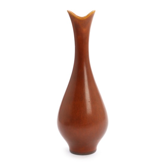 Gunnar Nylund: A slim stoneware vase, decorated with brownish glaze. Signed with monogram. Made by Nymølle. H. 24 cm.