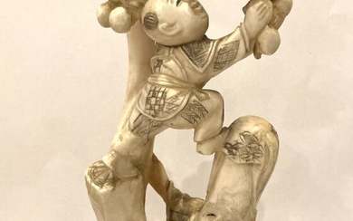 JAPON Okimono en ivoire sculpté représentant... - Lot 278 - Euvrard & Fabre
