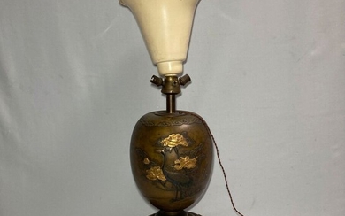 JAPON Vase en bronze à plusieurs patines à décor de personnages, animaux, fleurs et feuillage,...