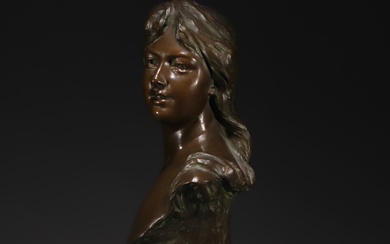 Jef LAMBEAUX (1852-1908) Buste de jeune femme en bronze Poids: 17.82 kg Livraison indisponible Dimensions:...