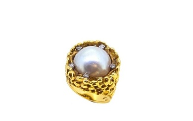 John Donald - An 18ct gold mabé pearl and diamond set ring