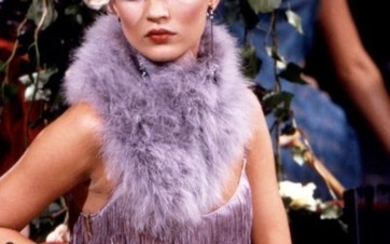 Kate Moss backstage Dior 1999.