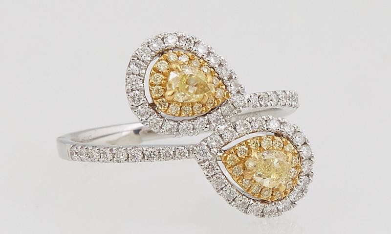 Lady's 18K White Gold Dinner Ring, the white diamond