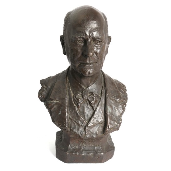 Laurits Tuxen: Manufacturer Jens Peter Emil Tuxen (1846–1937, the artist brother. Signed. A patinated bronze bust. H. 57 cm.
