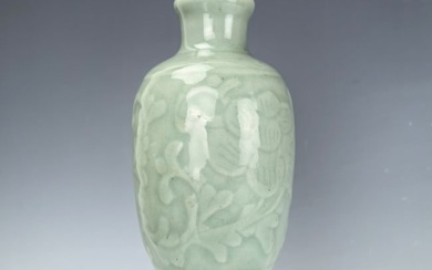 Longquan Celadon Glazed Vase with Incised Chrysanthemum Flowers