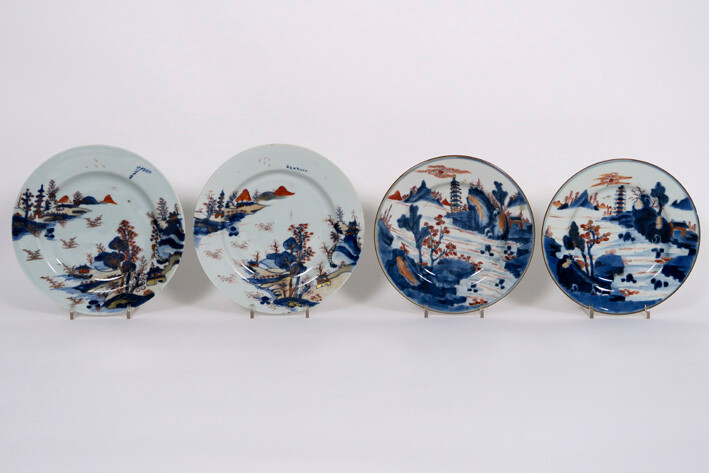 Lot (4) eighteenth century Chinese porcelain with Imari-decor: two pairs of plates with landscape decor - diameters: 21.2 and 23.5 cm ||two pairs of 18th Cent. Chinese pairs of plates in porcelain with an Imari decor