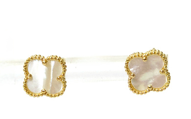 MOTHER OF PEARL AND 18K YELLOW GOLD EARRINGS. VAN CLEEF STYLE. BRAND NEW.