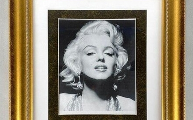 Marilyn Monroe Cut Signature with Photograph No COA