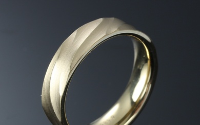 Men's ring. Satin solid ring in 14 kt gold, 9.6 grams