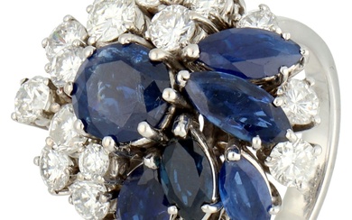 No Reserve - 18K Witgouden cluster ring bezet met ca. 2.15 ct. diamant en saffier.