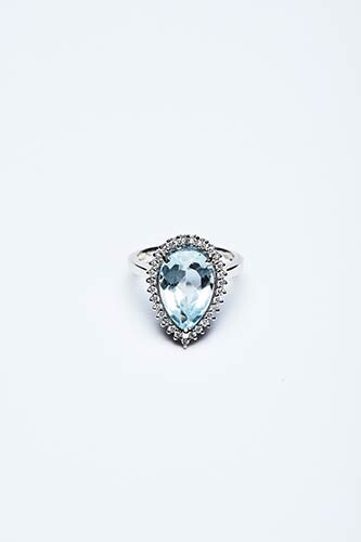 RING WITH AQUAMARINE Ring made in Italy in the 1980s...