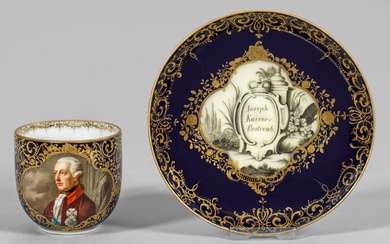Rare tasse à portrait "Empereur Joseph II" sur soucoupe. En forme de gobelet avec anse...