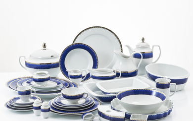 SIGVARD BERNADOTTE (1907-2002). Tableware, 131 pieces, porcelain, “Christineholm”, tableware with blue and white decor and edge with silver-coloured decor.