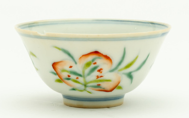 SMALL CHINESE PORCELAIN BOWL WITH FLORAL DECOR