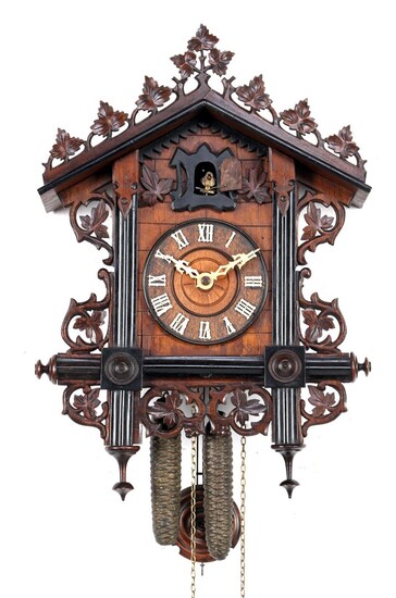 (-), Schwarzwalder cuckoo clock with beautifully decorated stitching,...