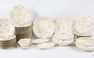 Service de table en porcelaine à fond crème... - Lot 178 - Vasari Auction