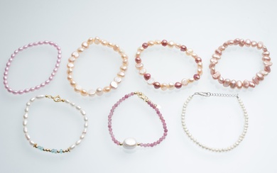 Seven bracelets made of, among other things, cultured pearls and tourmaline (7)
