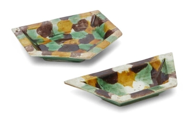 Two Chinese famille verte biscuit 'susancai' sweetmeat dishes, Kangxi period, 10.5cm wide (2) 清康熙 素燒攢碟兩件