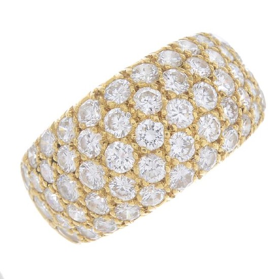 VAN CLEEF & ARPELS - an 18ct gold diamond ring. The