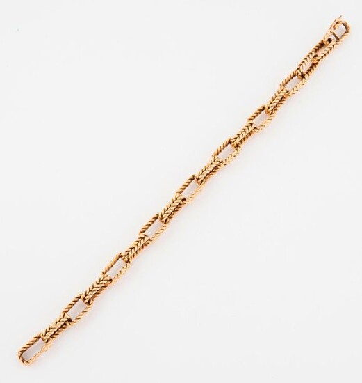 Yellow gold bracelet (750) with braided rectangular links.