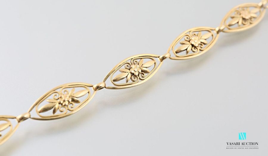 Yellow gold bracelet filigree mesh decorated with flowers...
