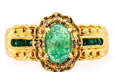 0.71 tcw Emerald Ring - 18 kt. Yellow gold - Ring - 0.60 ct Emerald - 0.06 ct Emerald & 0.05 ct Diamonds - No Reserve Price