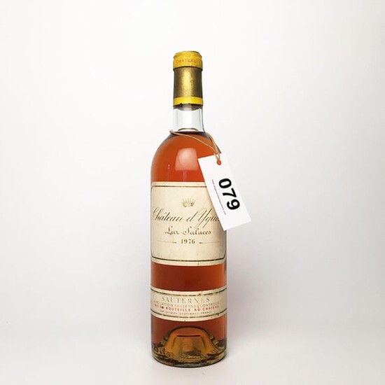 1 bottle 1976 CHÂTEAU D'YQUEM 1er Grand Cru Classé Sauternes - Very top-shoulder, soiled label - STARTING BID: € 250