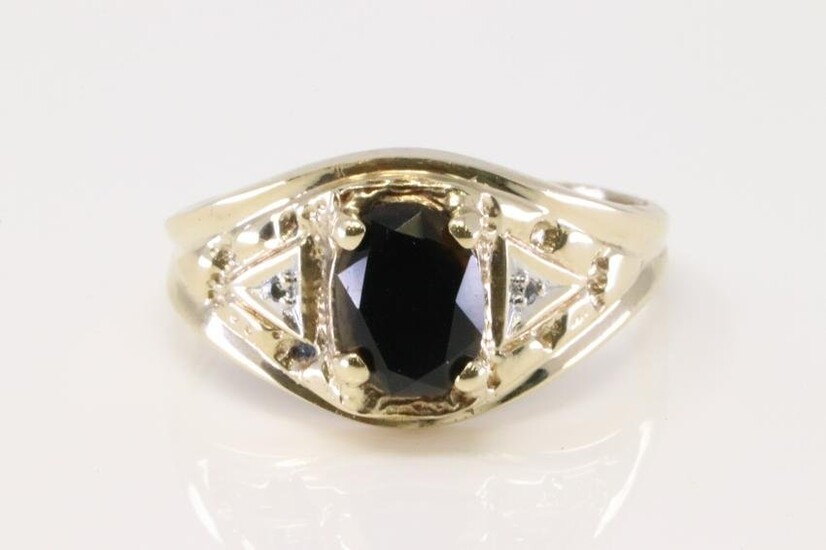 10Kt Yellow Gold Black Stone / Diamond Ring.