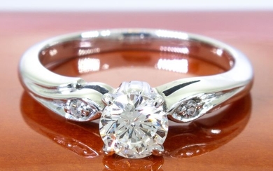 14 kt. Gold - Diamond ring with 0.47 carat - trilogy of diamonds.