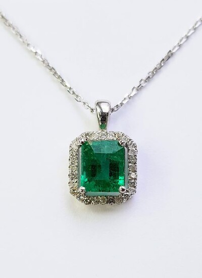 14 kt. White gold - Necklace with pendant - 1.34 ct Emerald - Diamonds