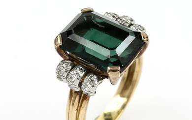 18 kt gold ring with synth. tourmaline...