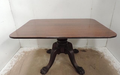 18th Century Solid Mahogany Carved Four Spayed Legs with...