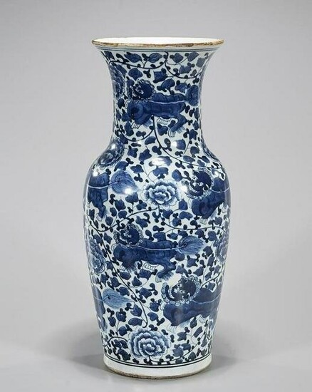 19TH CENTURY CHINESE BLUE AND WHITE VASE