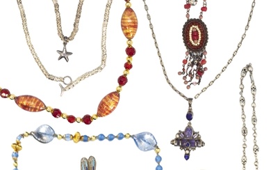 20th Century A mixed lot of costume jewellery To include a p...