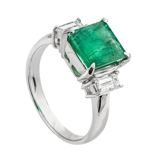2.97 tcw Emerald Ring - 10 kt. Platinum - Ring - 2.52 ct Emerald - 0.45 ct Diamonds - No Reserve Price