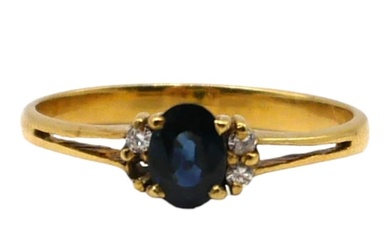 A 14CT YELLOW GOLD, BLUE TOPAZ AND DIAMOND RING The central ...